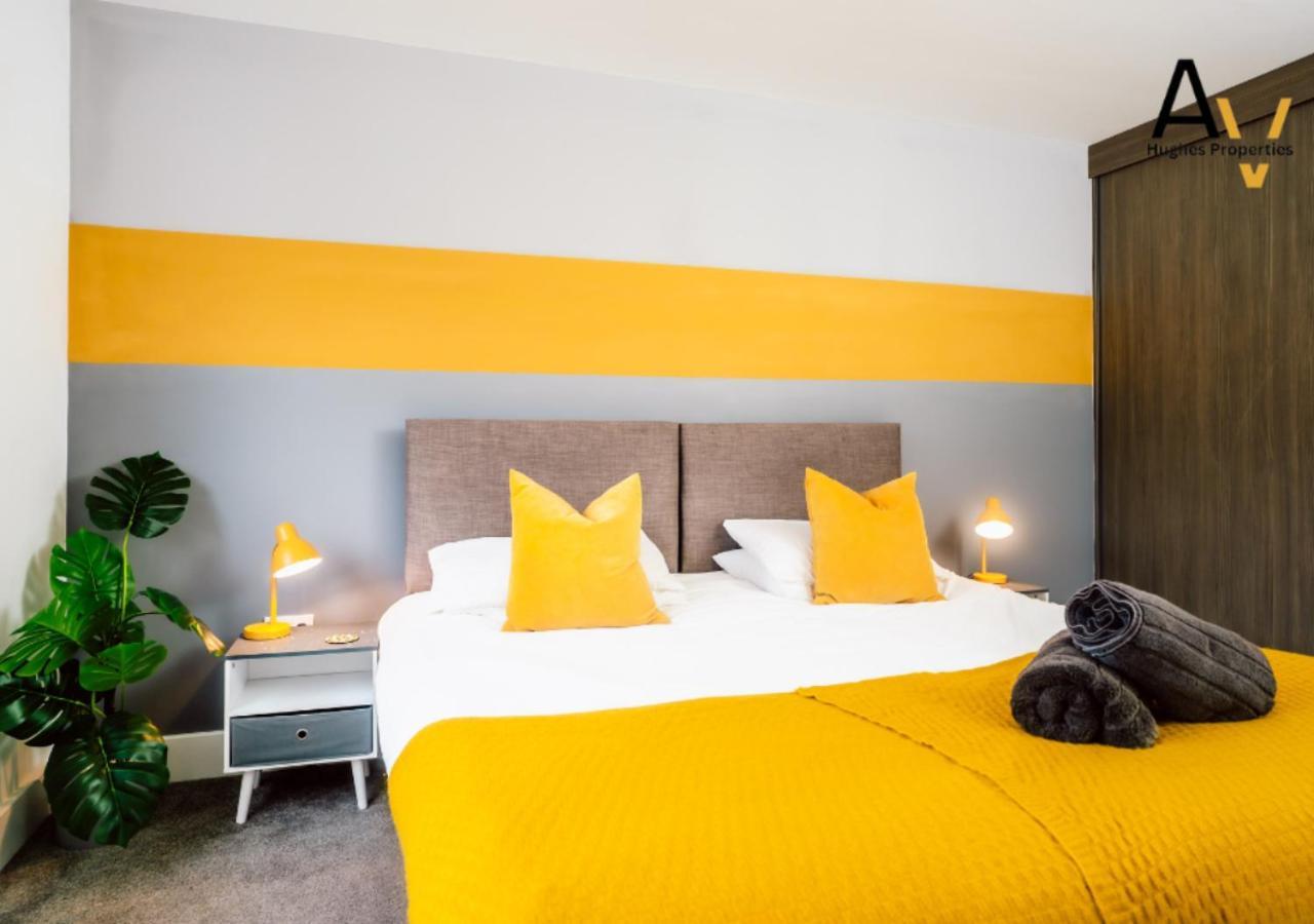 Stylish One-Bedroom Apartment - Free Wi-Fi, 4 Mins From Station, Perfect For Business Stays By Av Hughes Properties Milton Keynes Exterior foto